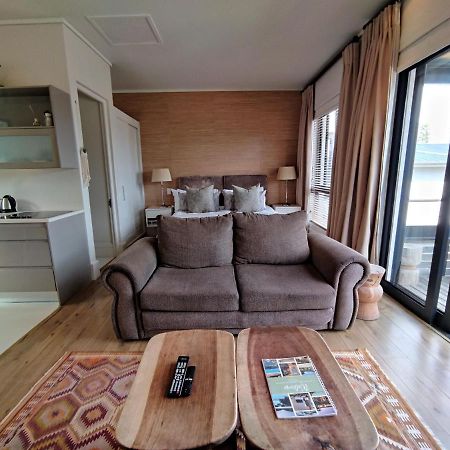 210 Gallery Luxury Studio Apartment Найсне Экстерьер фото